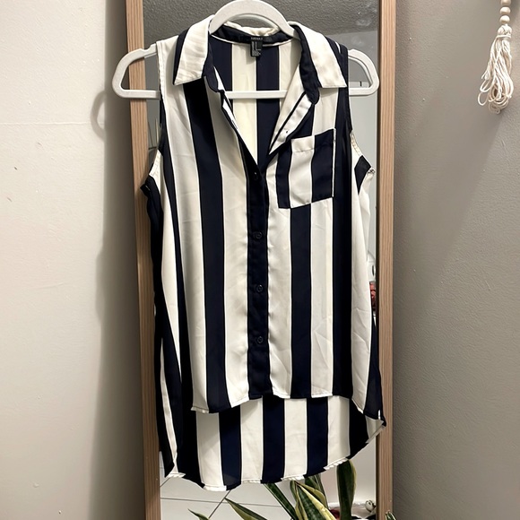 Striped white and navy blue top - Picture 1 of 1
